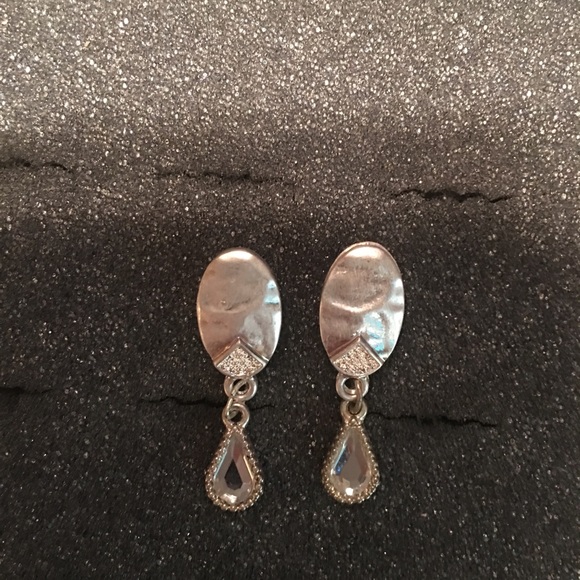 Silver crystal dangle earrings - Picture 5 of 7